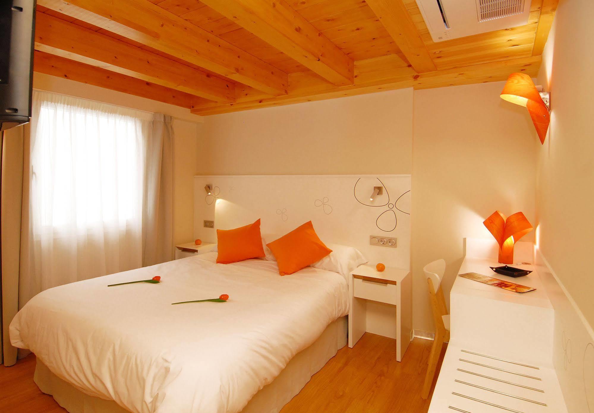 Hostal Rimbombin Burgos Bagian luar foto